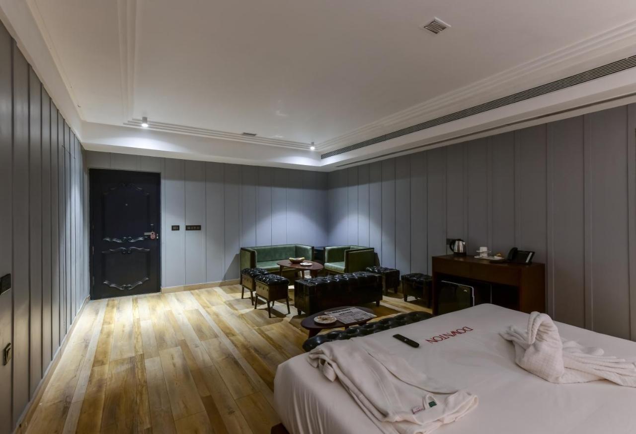 The Downton Hotel Rāipur Kültér fotó